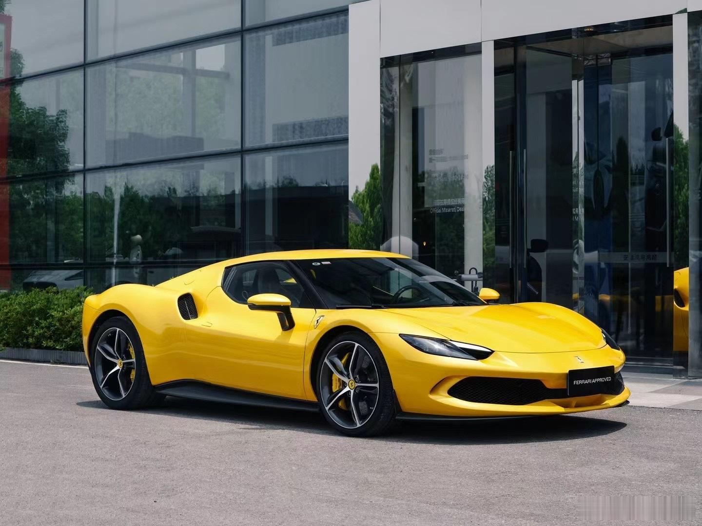 法拉利 296 GTB 7400km，23年挂牌，一手原版原漆感兴趣联系[笑而不