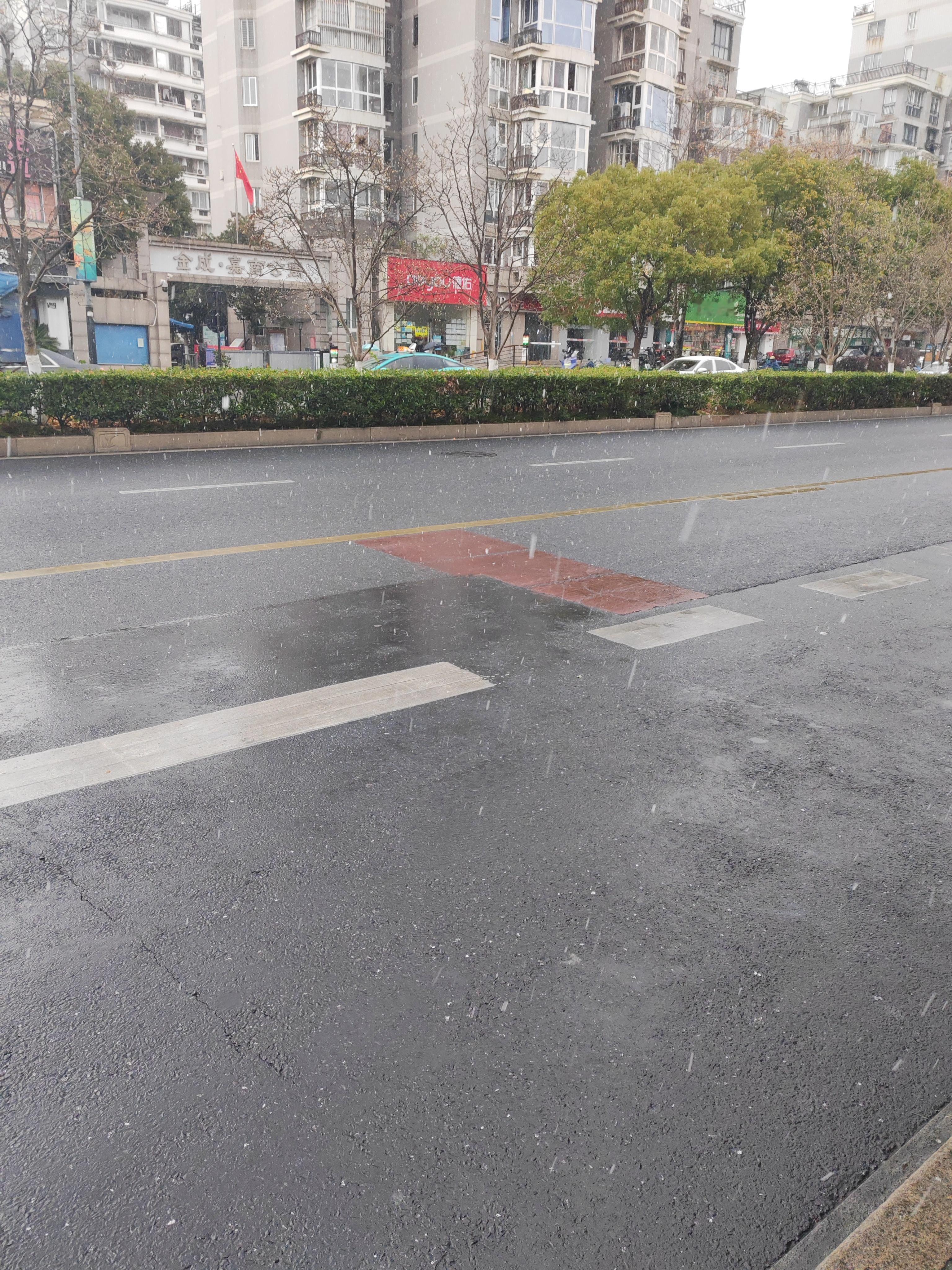 顾时夜，下雪了 