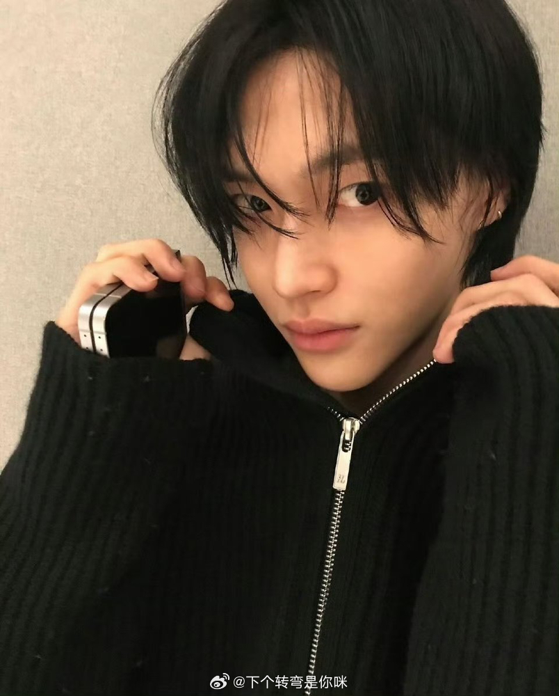 tg:朴元彬吸烟是不是更锤了，手机边框对不上，尺寸对不上 ​​​
