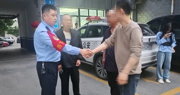 病人外出买饭迷了路 民警到场将其找回