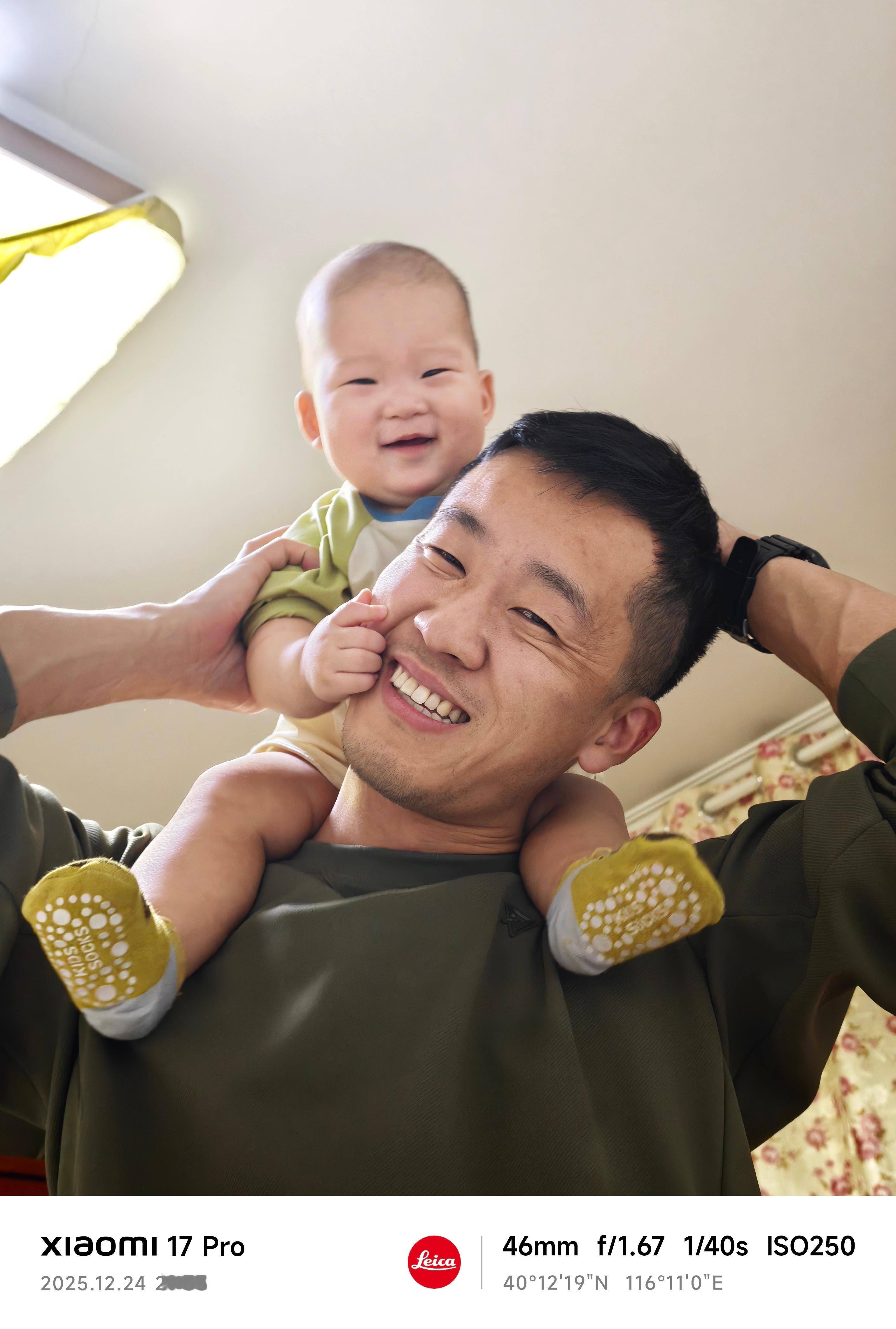 出差五天刚回来小哥看到我非常高兴 北京