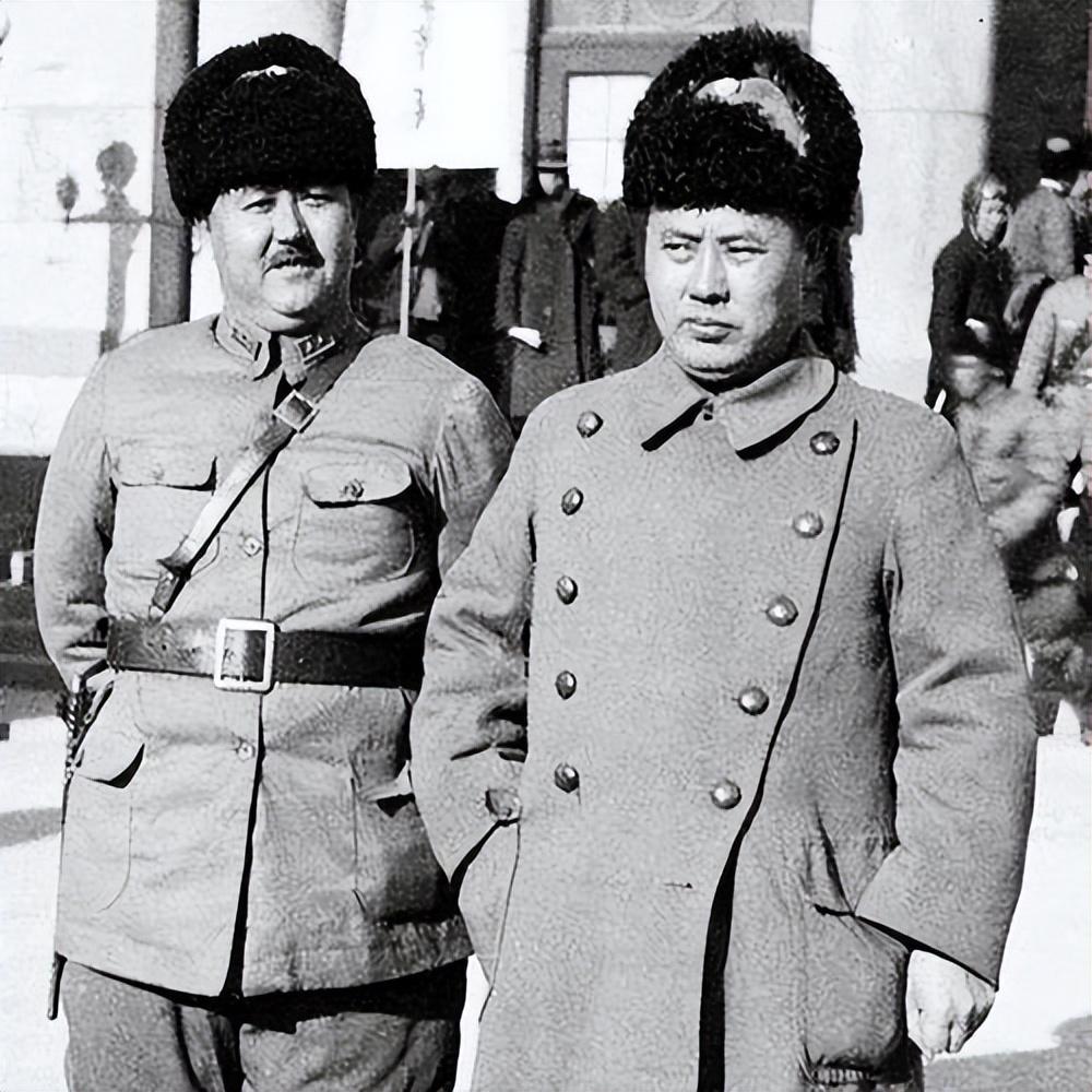 傅作义起义前收到老蒋密电，他罕见赞成傅作义起义，但要答应他一个特殊请求！

19