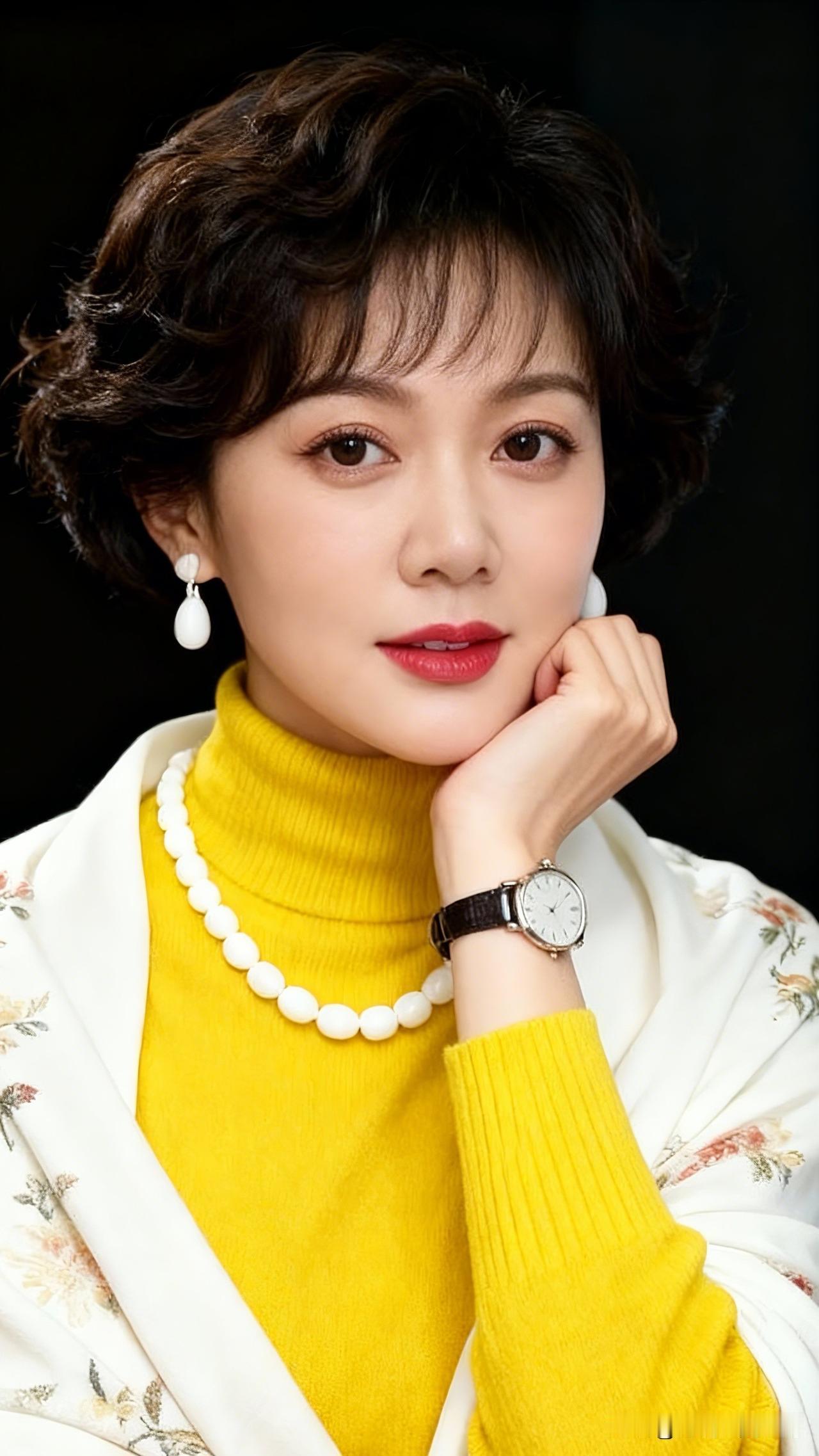 玉佩轻摇，岁月静好。你见过穿着简单打扮很气质的女人吗 优雅气质，复古风穿搭，珍珠