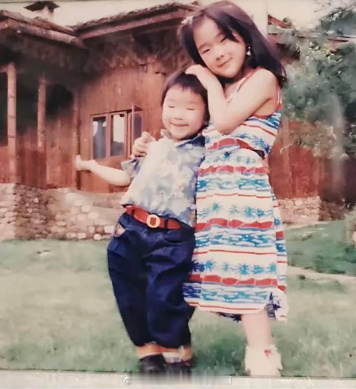 王室王室不丹王室 老照片：小时候的县城二公主姐弟。呃，我想知道二王妃的孩子生哪儿