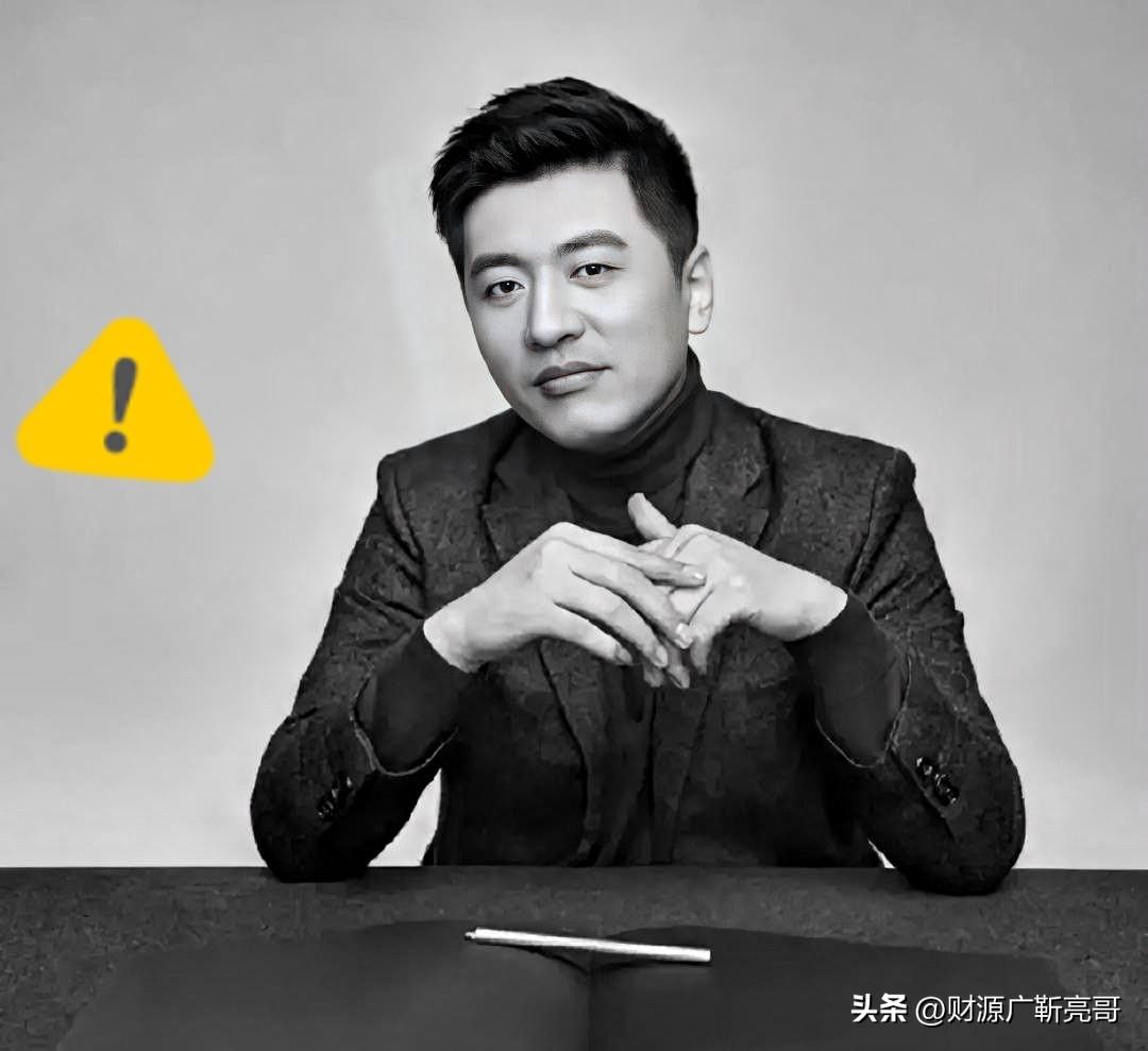 我觉得张雪峰这个人挺矛盾的。

天天苦口婆心劝普通人家孩子别瞎卷，结果他自己活成