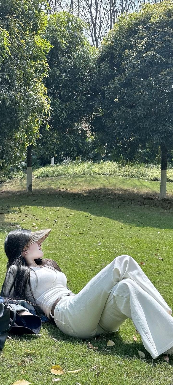 . 缘来相遇，情定相守，往后三餐四季，有你就足够。