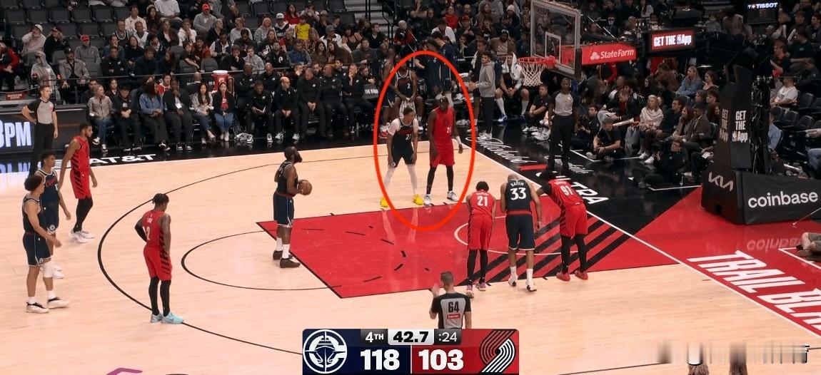 开拓者主教练真是太没情商了，在开拓者103-119惨败给快船的比赛中，开拓者主教