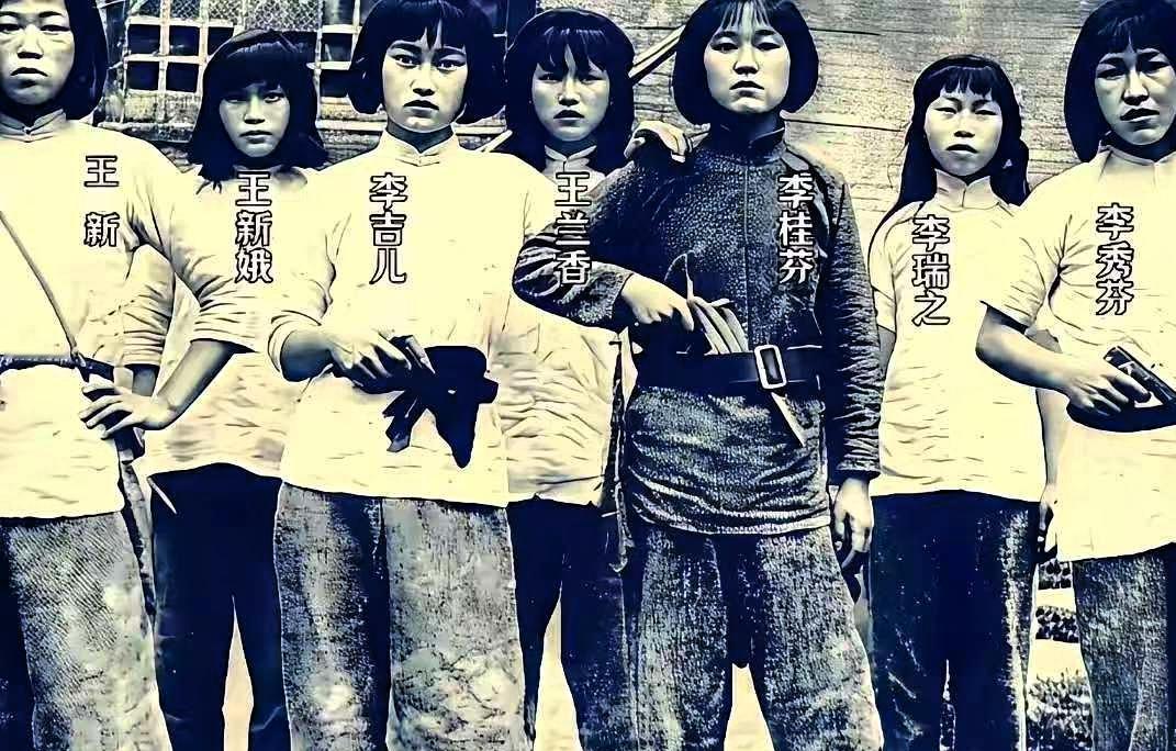 七位年轻女烈士的珍贵照片，向在抗战中牺牲的，巾帼英雄致敬！
 
她们身姿挺拔，神