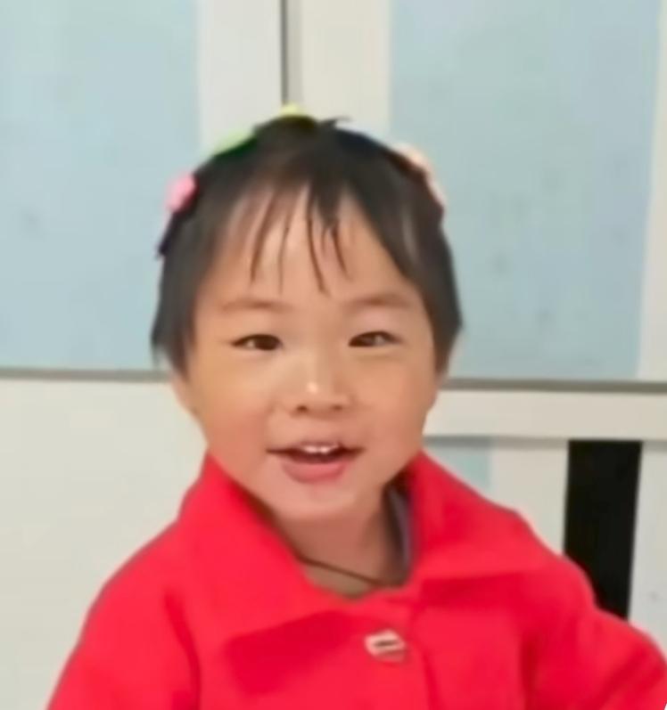 辽宁建平黑水镇四岁小姑娘失踪的消息牵动了网友们的心！

这个孩子跟随爷爷奶奶到地