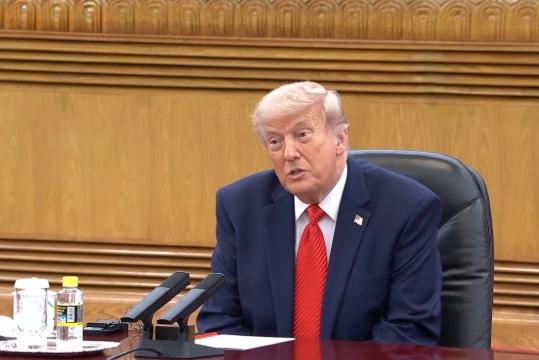 重磅达成共识！中美会谈圆满落幕，特朗普面露笑意尽显诚意，直言敬重中国全力深化经贸