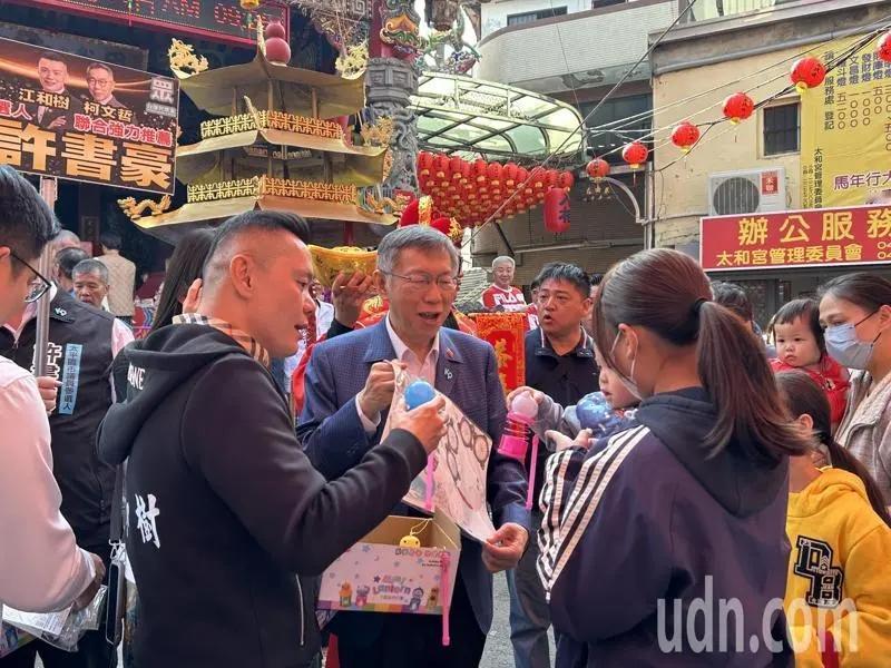 决战中台湾！柯文哲今赴台中5宫庙走春，人气爆棚
决战中台湾，民众党前主席柯文哲今