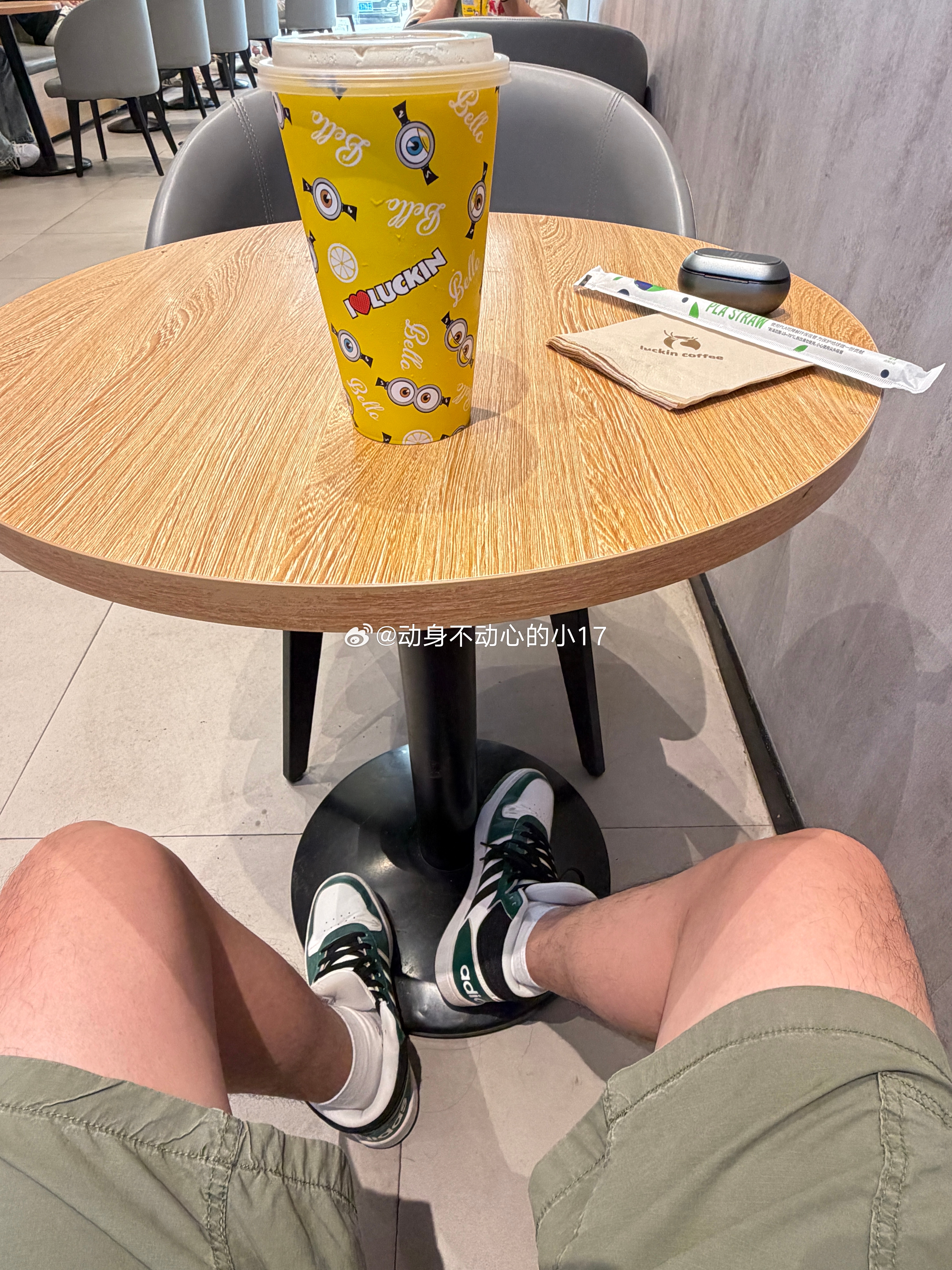 今天🦌一下新品瑞幸联名小黄人/ 