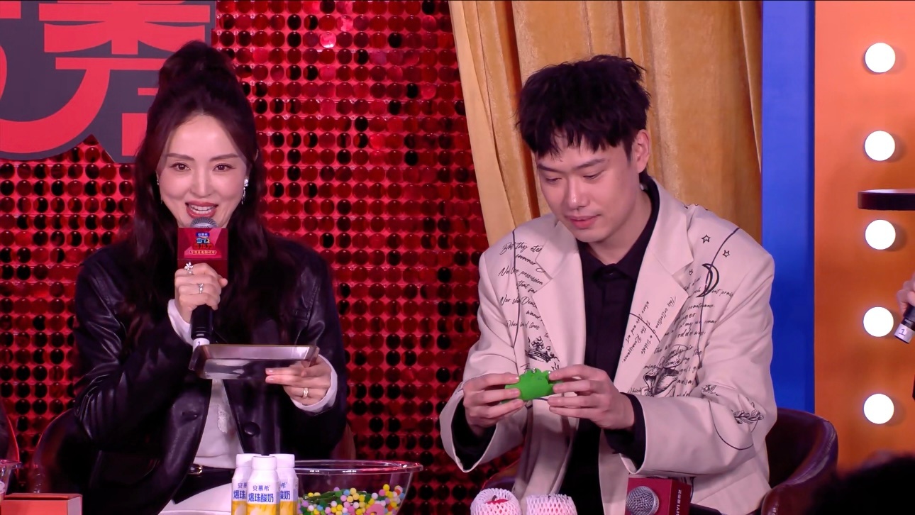 董璇被自己以前说过的话恶心到了 路人视角：董璇真的太接地气了！发布会社死名场面，