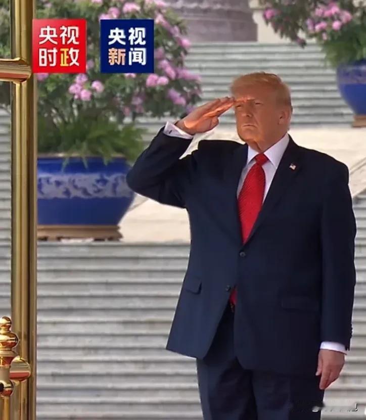 谁说他不懂人情世故!此时此刻我觉得他最真实，他就是一个现实主义者，面对强硬和软弱