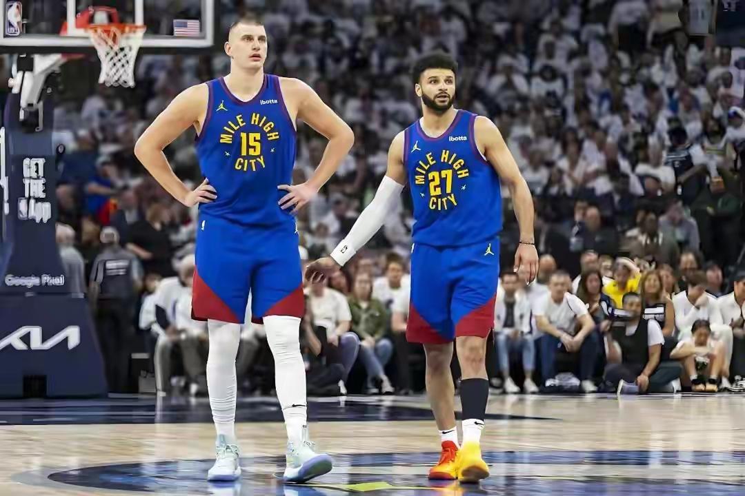 关键战输给雷霆之后
约老师对MVP的争夺已经死了心了
所以约老师也就卸下了一股劲