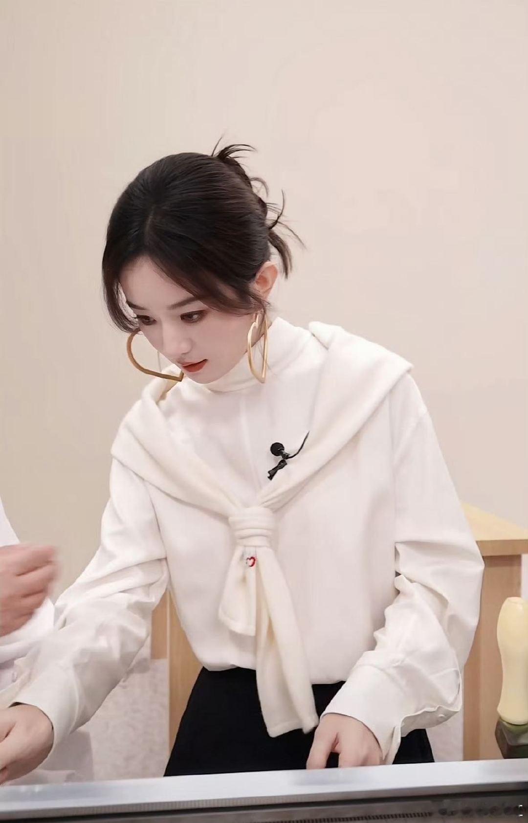 赵丽颖说万事以爱为出发点 赵丽颖陪伴不是说说而已 偶然翻到赵丽颖的发言，“万事以