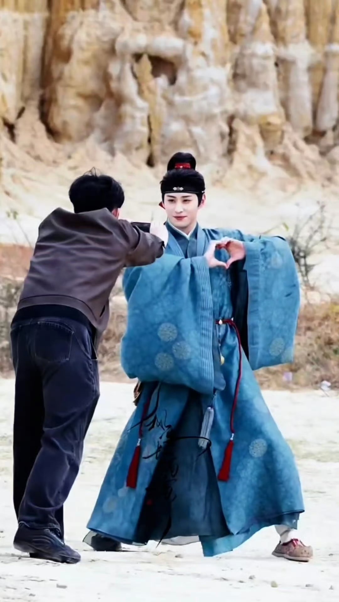 徐振轩穿古装跳火苗摇，终于等到我们周槐的火苗摇古人版第一视角