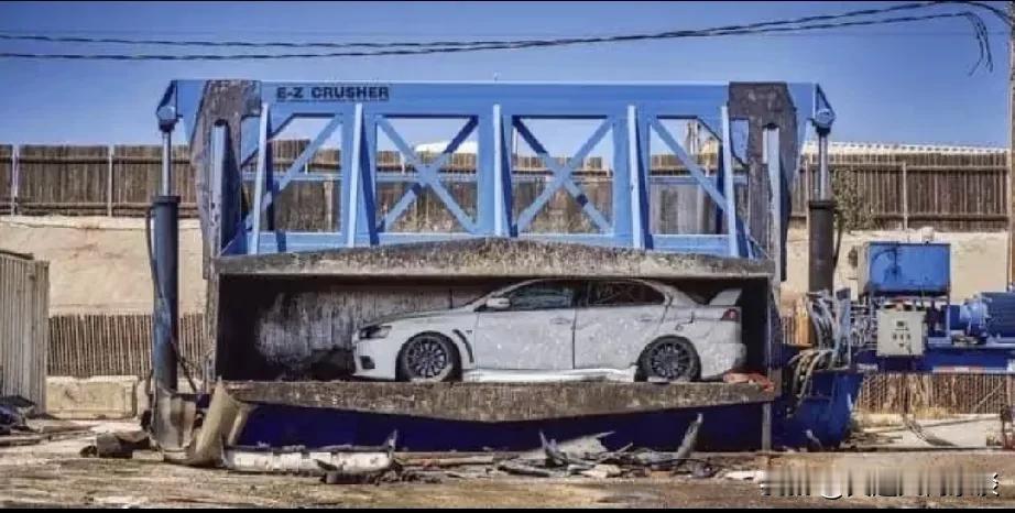 报废汽车的神器。
报废车的天堂 舍不得的报废车 报废车。 报废一辆 报废车回去 