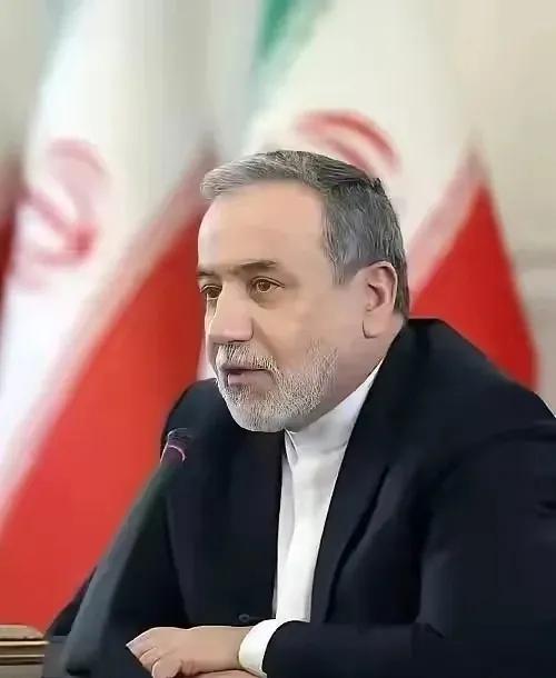 伊朗传来新消息！
4月22日凌晨最新消息，伊朗直接放了美国鸽子，原定今天在巴基斯