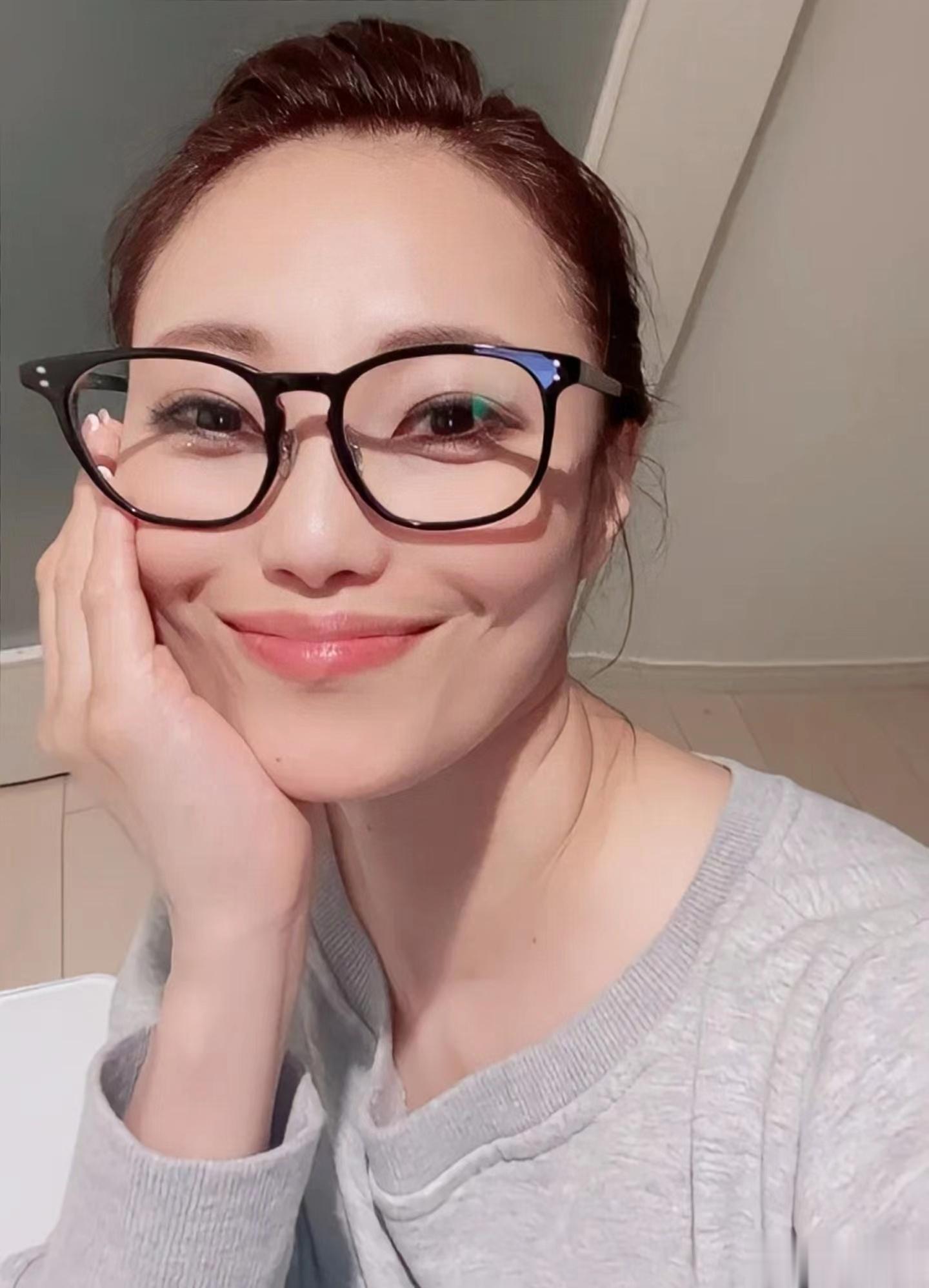 四个眼镜美熟单项选择题 ​​​