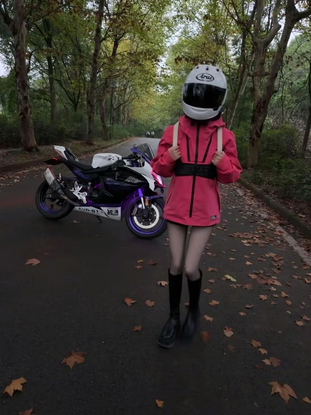 明明不是下雨天 却淋湿双眼机车 女骑 450sr