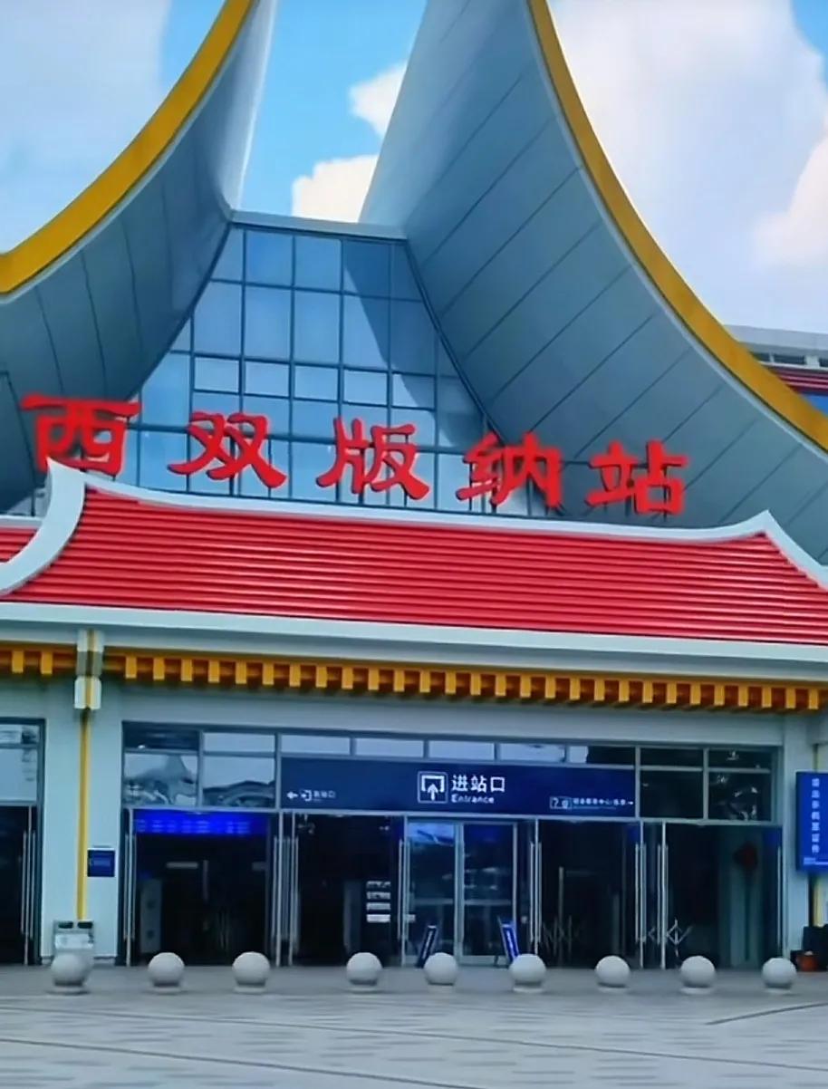 我们邻居二门是老夫少妻，也是黑龙江老乡，老头老胡医院退休，小我两三岁，媳妇也就5