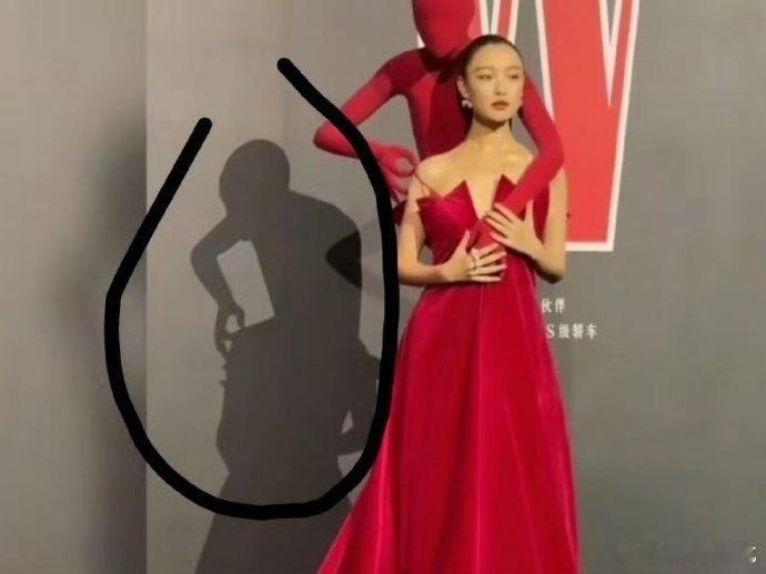 名侦探柯南看多了的我第一时间想起[泪奔]小黑出动了 ​​​