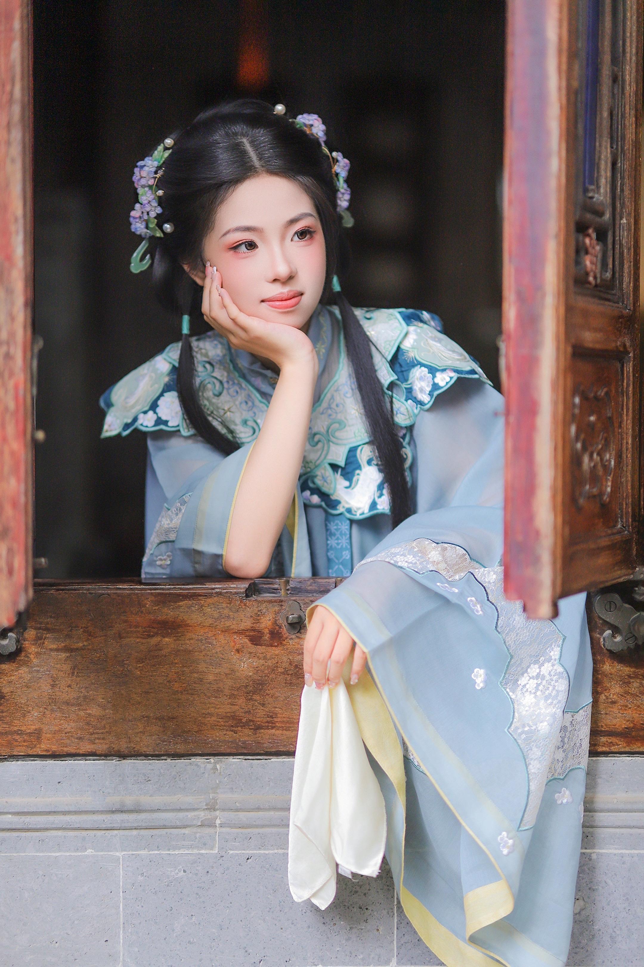 汉服和江南园林的适配度💯。老有人觉得我拍的都是模特，可能因为客片都太...