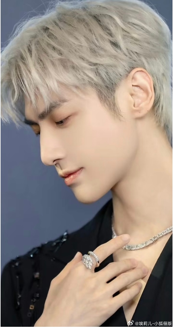 罗云熙[超话]  帅的很随意了 ​​​