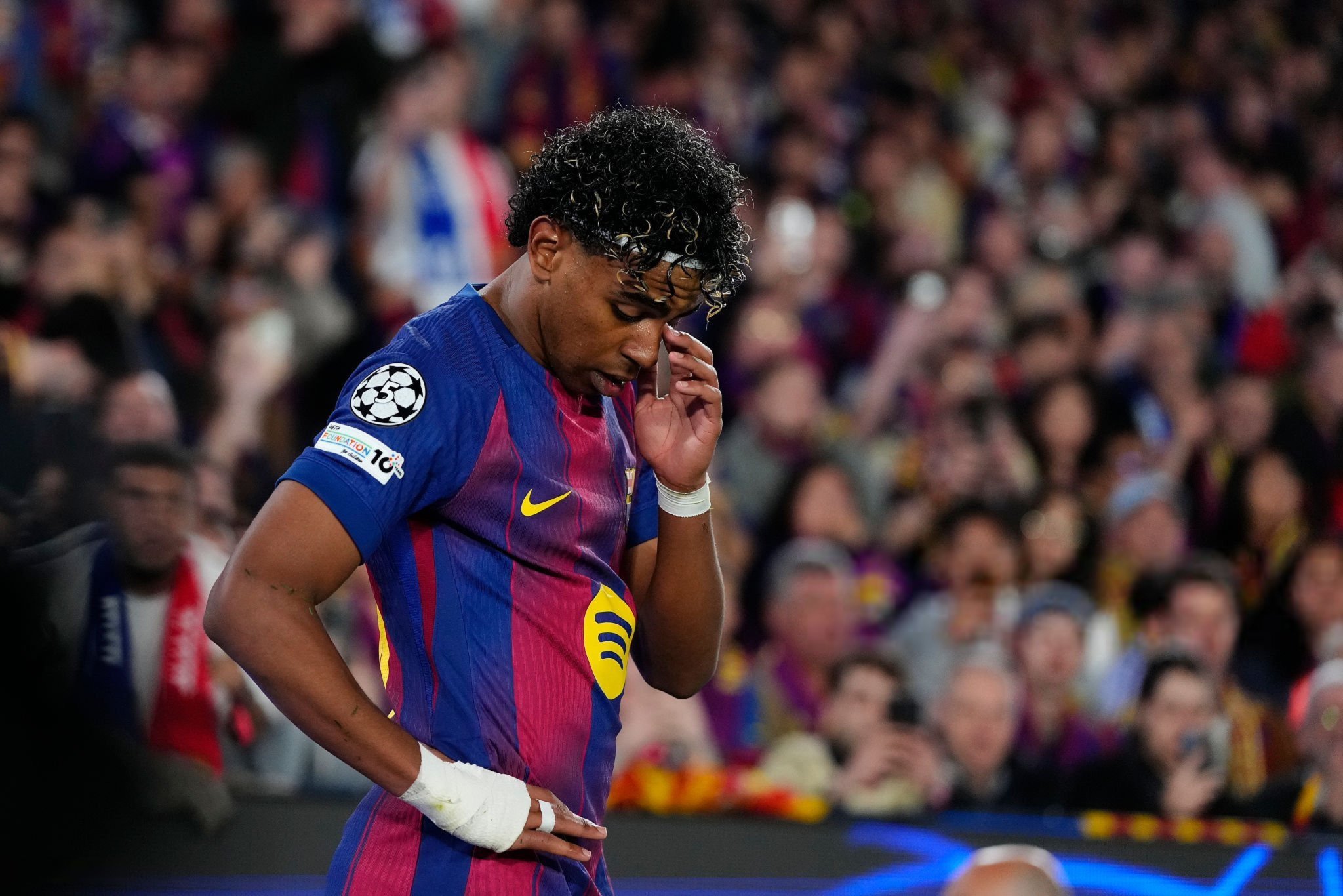 阿斯报： 亚马尔对门将教练德拉富恩特的问题，在赛前就开始了。德拉富恩特给亚马尔提