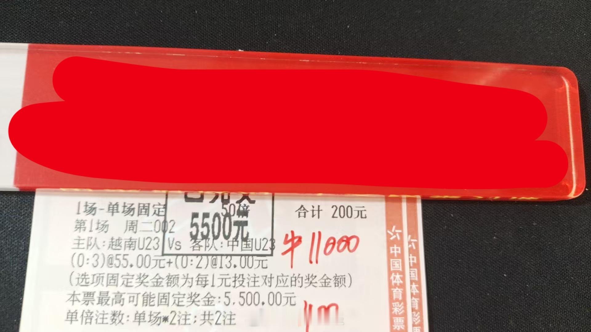 心中的阳光，不因云层的厚薄而改变，保持乐观，生活自会报以微笑。 