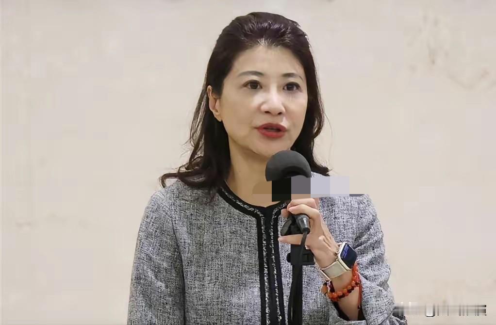 女"台独"帮腔菲律宾。

大陆学者前几天在一个研讨会上说了句实话，说菲律宾最北边