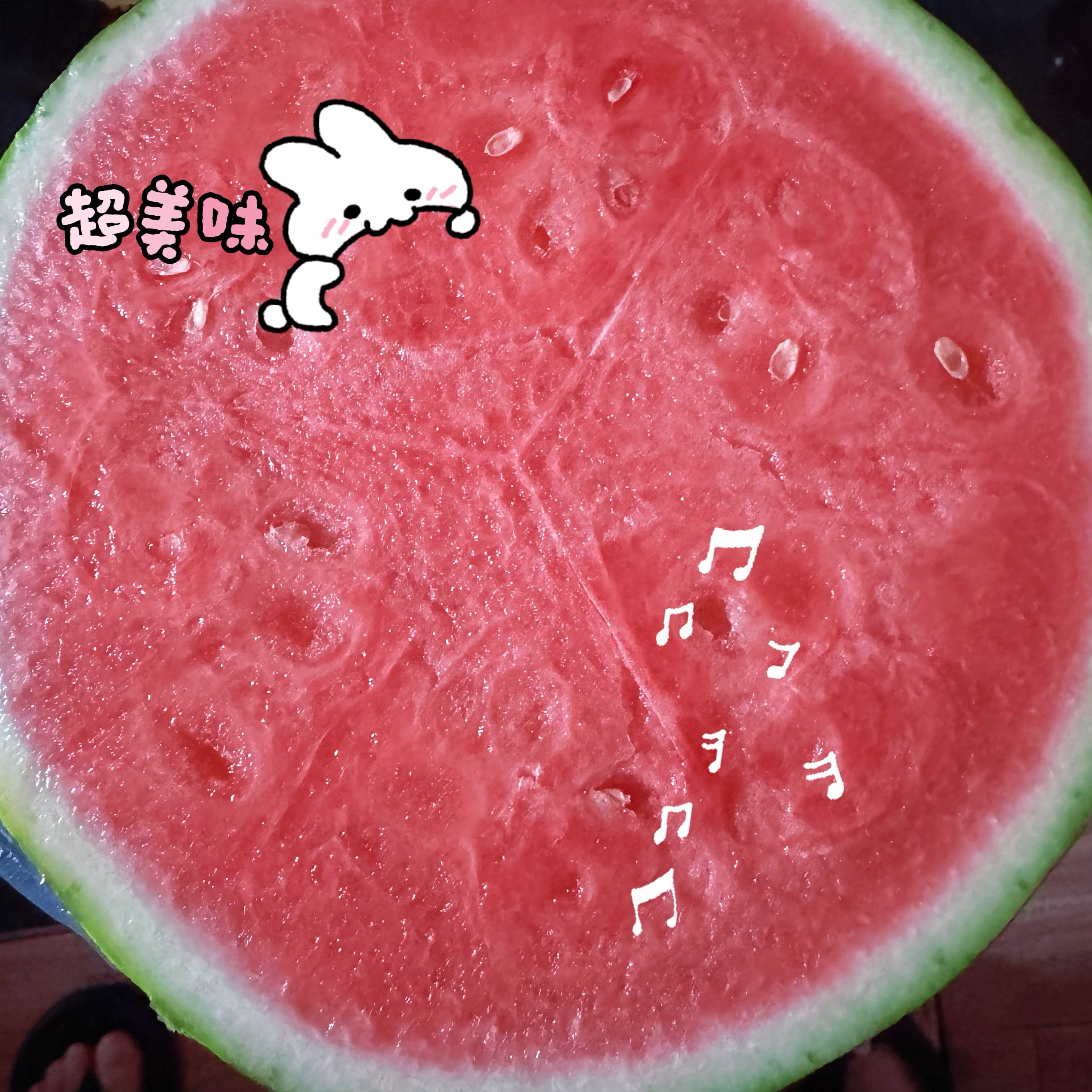 今晚的晚餐就是吃🍉……老婆来一起吃～
