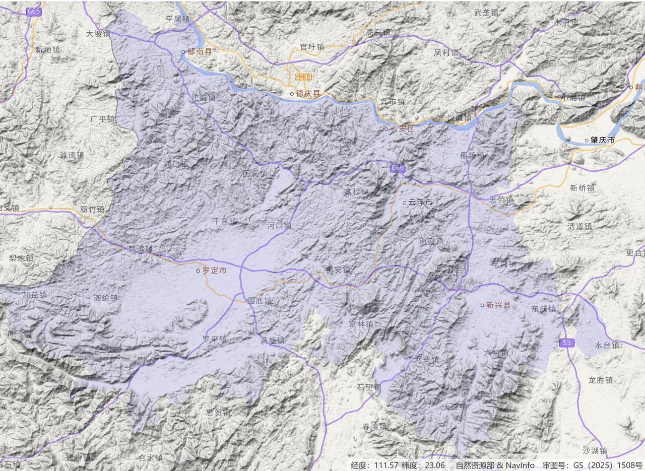 广东省云浮市全部位于西江南岸，却属于粤北地区，江北的肇庆市属于珠三角地区，将云浮