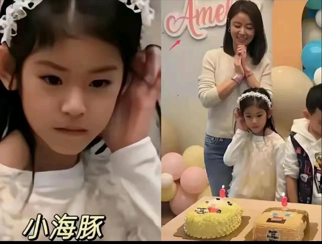 小海豚还是像爸爸多点

浓浓的睫毛跟爸爸一模一样

爸爸妈妈都是高颜值

小姑娘