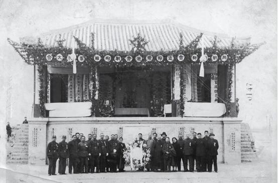 1943年，常德会战，炮兵团副官李凤林发现城北郊，有十多个日军军官骑在马上指指点