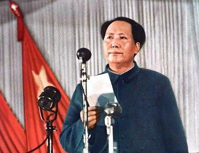 毛主席举办70岁生日宴，贺龙陈毅不请自来，毛主席：我没叫你们呀。大家都知道毛主席