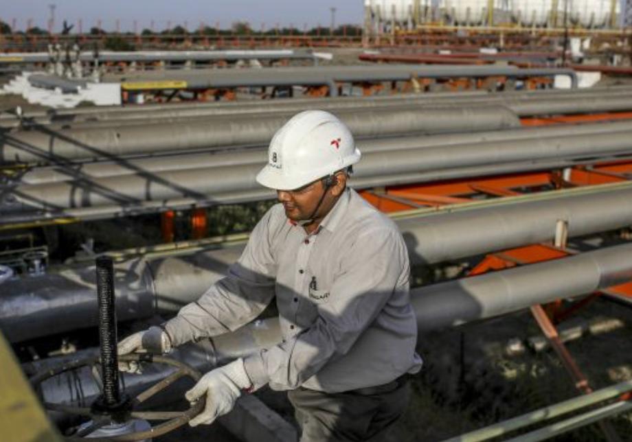 【印度首富恢复采购俄罗斯石油】

根据乌媒（RBC）的报道称，印度最大炼油厂信实