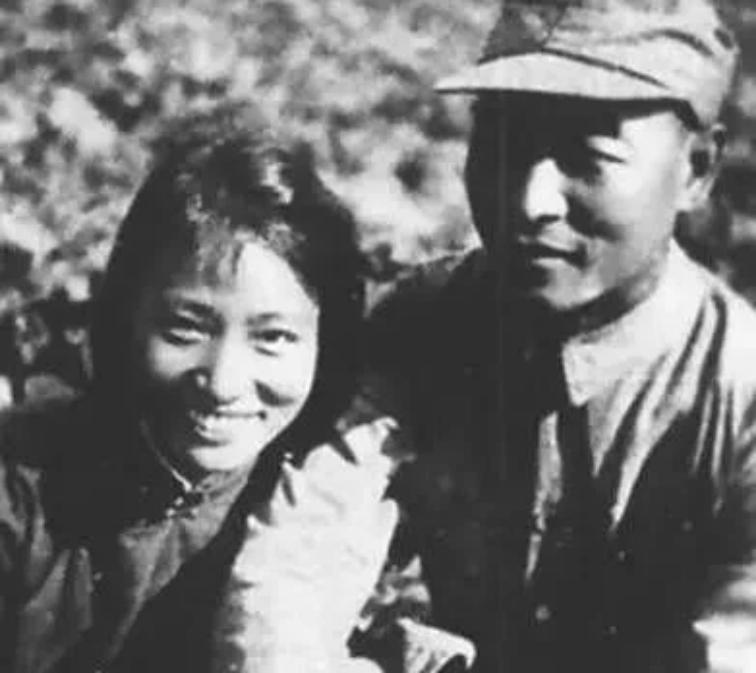 1945年，彭雪枫的妻子林颖，生孩子时收到丈夫的祝福电报。没想到就在林颖满月后，