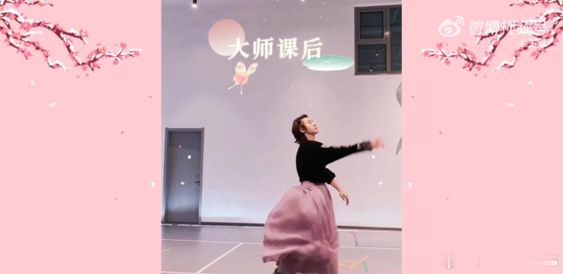 刘雨昕锐评王濛粉裙造型我特别喜欢王濛，敢说又幽默风趣，自己的专业技术还特别精湛，