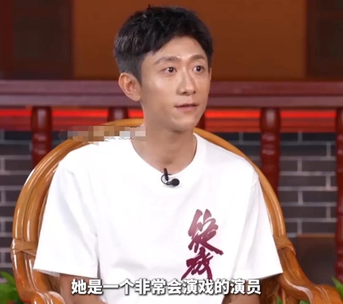 张一山今年34岁了，感情生活成谜，事业上好像最近没有什么动态，无戏可拍的感觉吧！