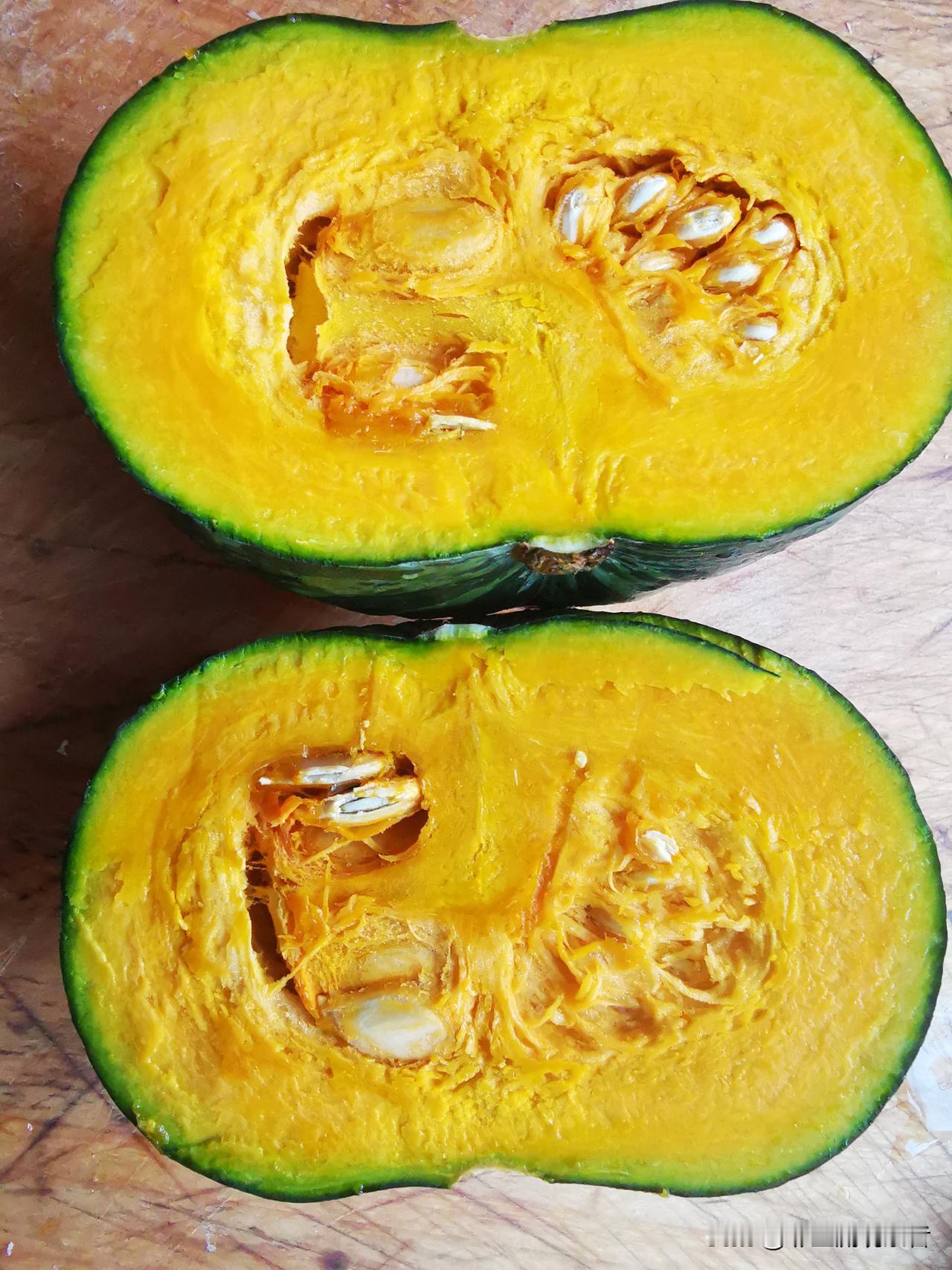 假“贝贝”南瓜！

不甘，不面，不甜，不香，腔大，肉薄，味淡。

应该是分离出山