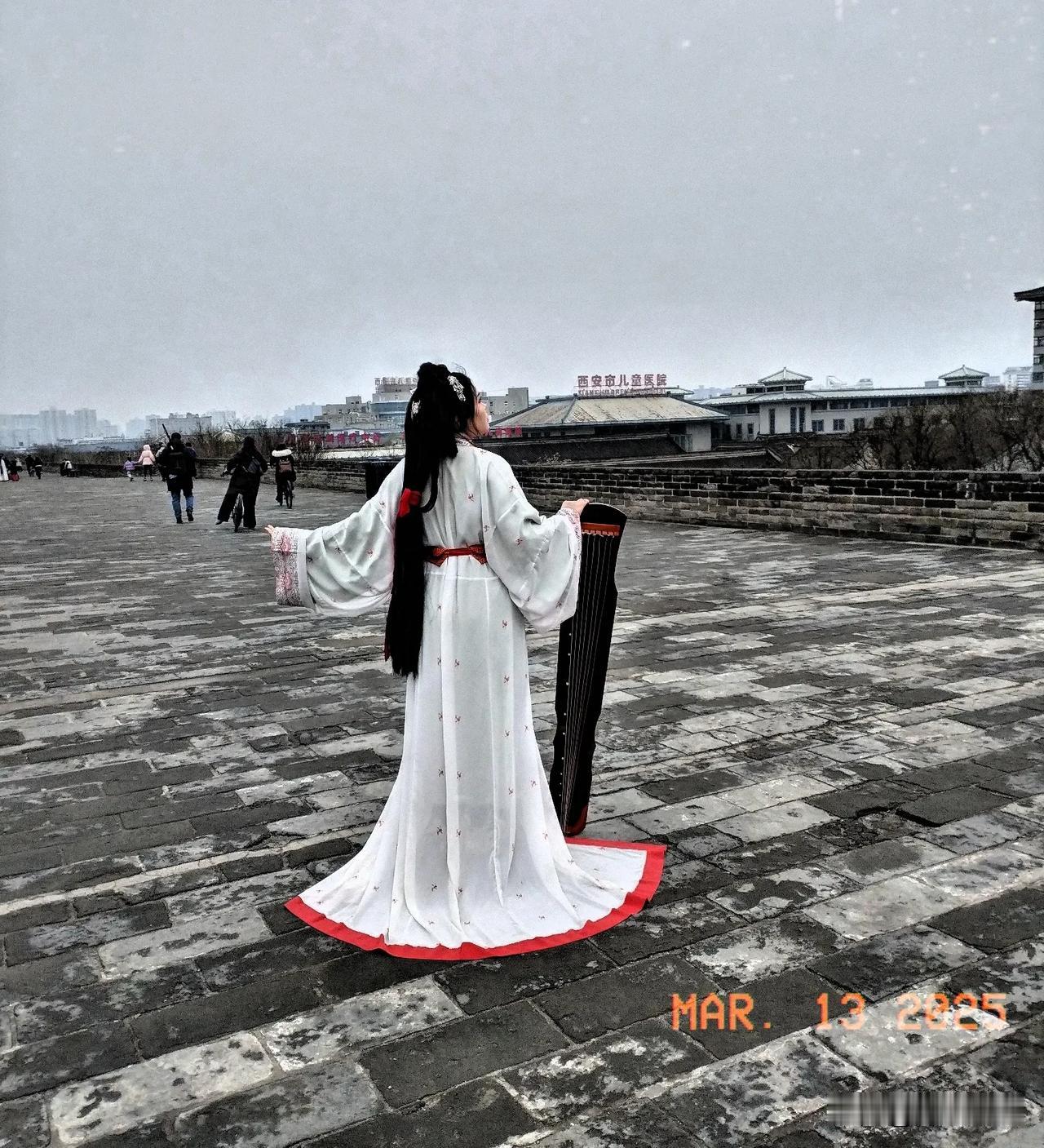 一朝夺冠名海内。
