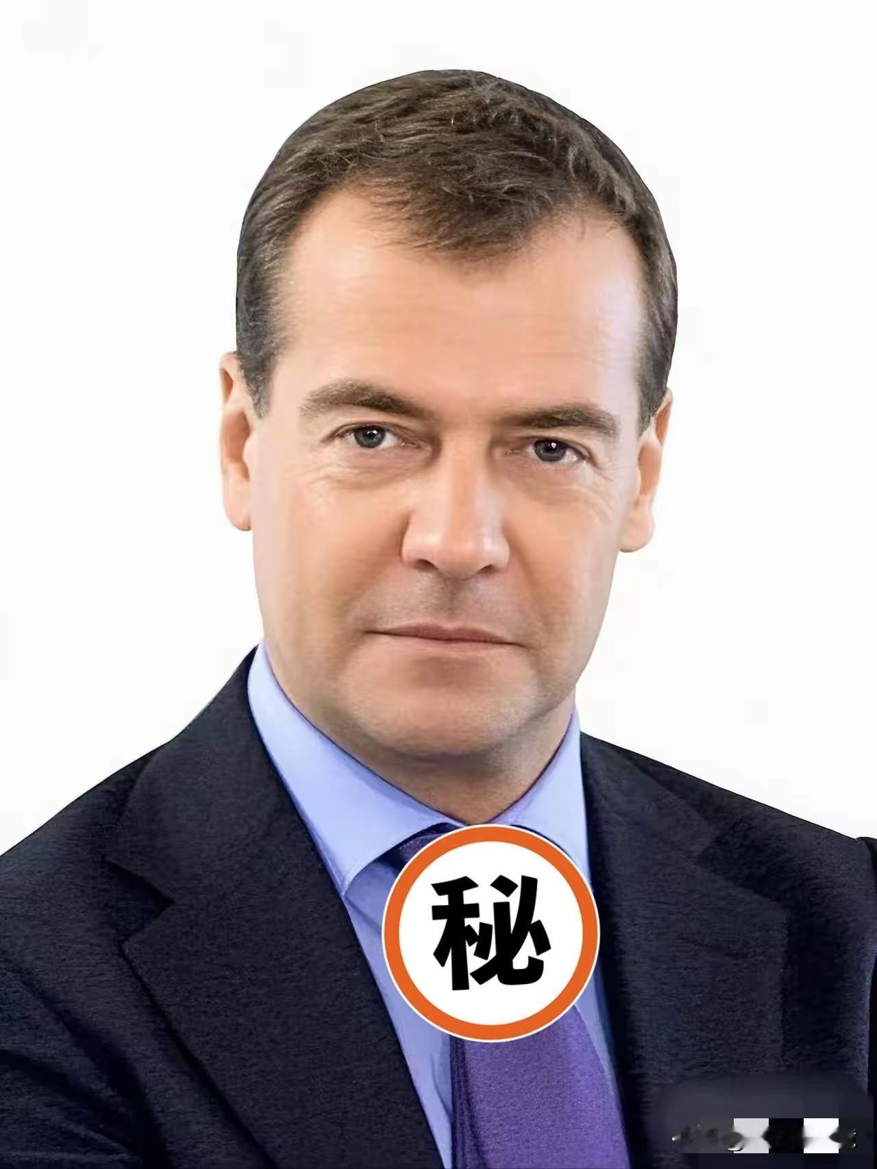 就在刚刚
俄罗斯总统宣布了!
  ​​9月14日，普京授予梅德韦杰夫祖国功绩勋章