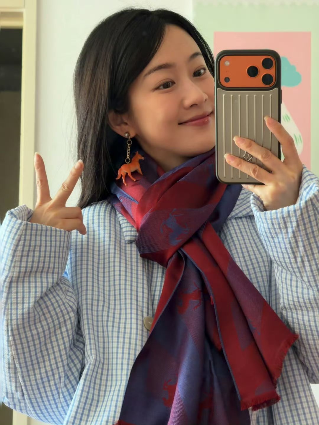 刘美含小马耳坠好好看希望你们一家人一起好好的