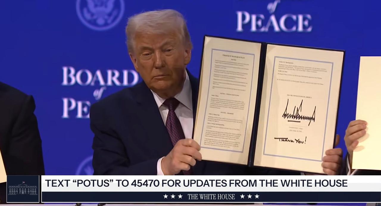 特朗普“和平委员会” 爆火，35 国抢着进，俄砸 10 亿买单：从美国冻结的资产