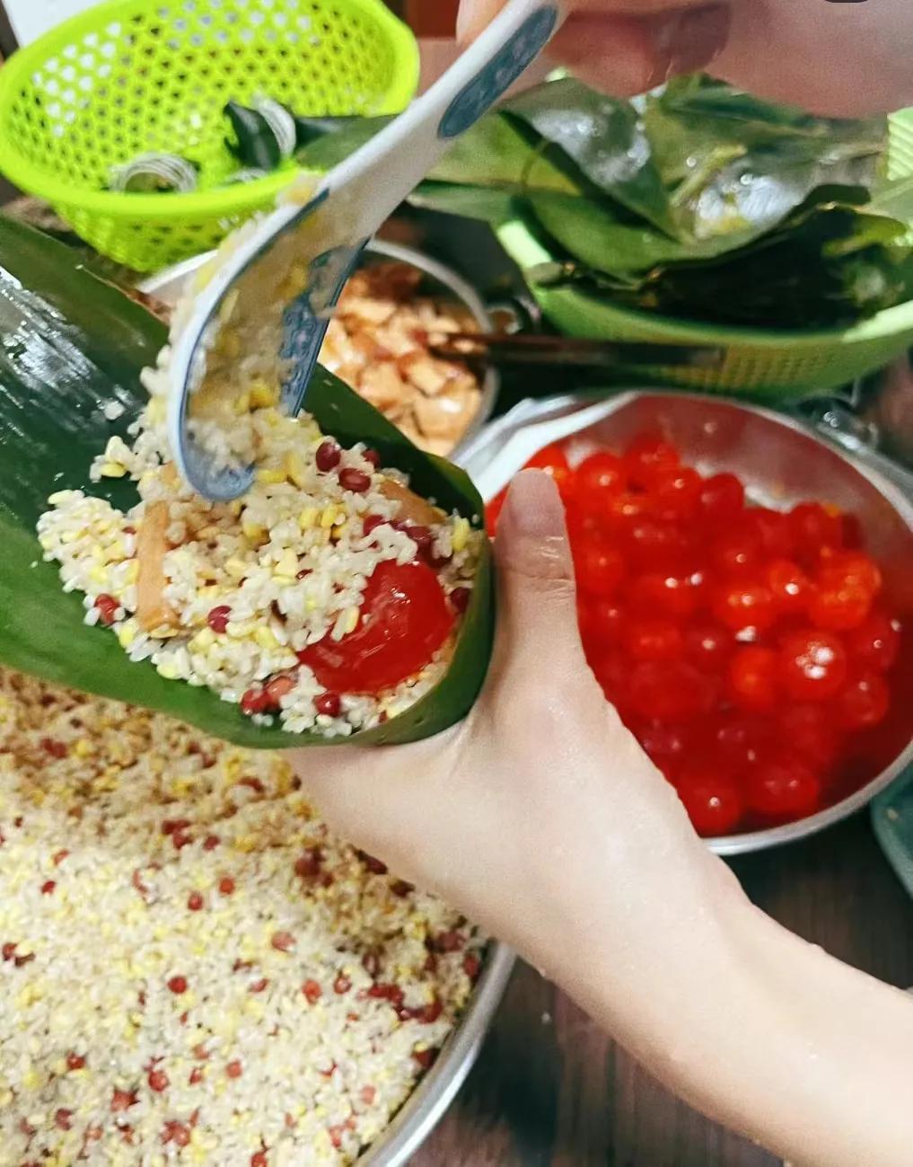 端午节，是我国的传统节日，有着悠久的历史和丰富的文化内涵。每年的这个时候，我们家