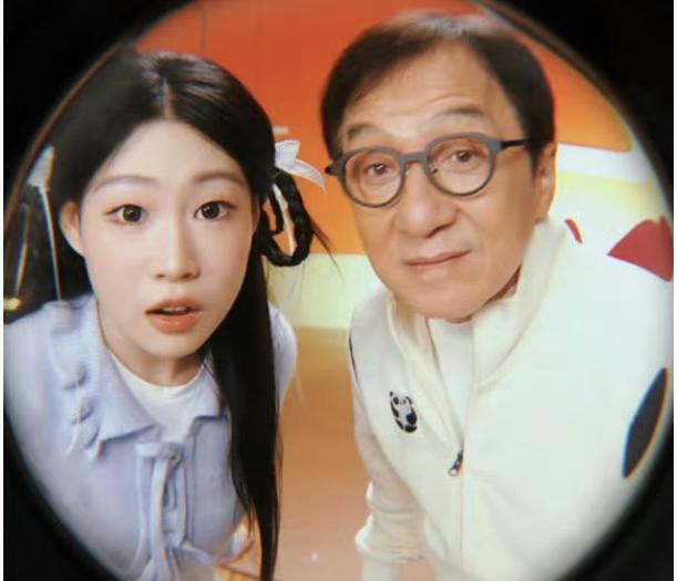 实力是张好牌，但有些人开局就是王炸

看见沈佳润和成龙合唱的消息，突然想起小区合