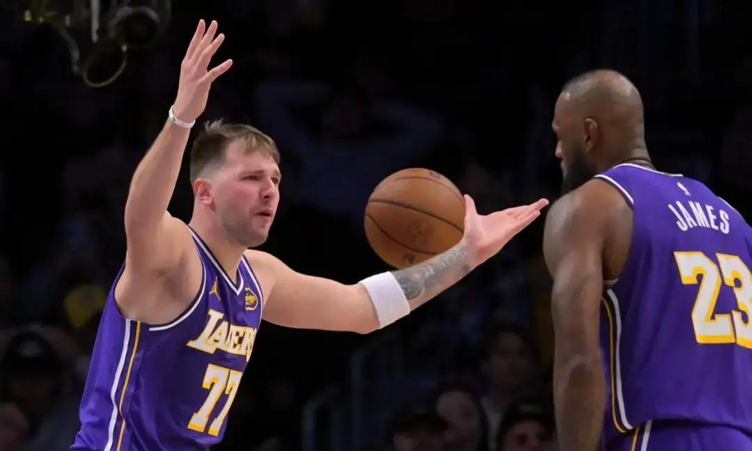 39岁詹姆斯背锅？湖人替补联盟垫底！
 
最近输球，网上全骂詹姆斯。我翻了下NB