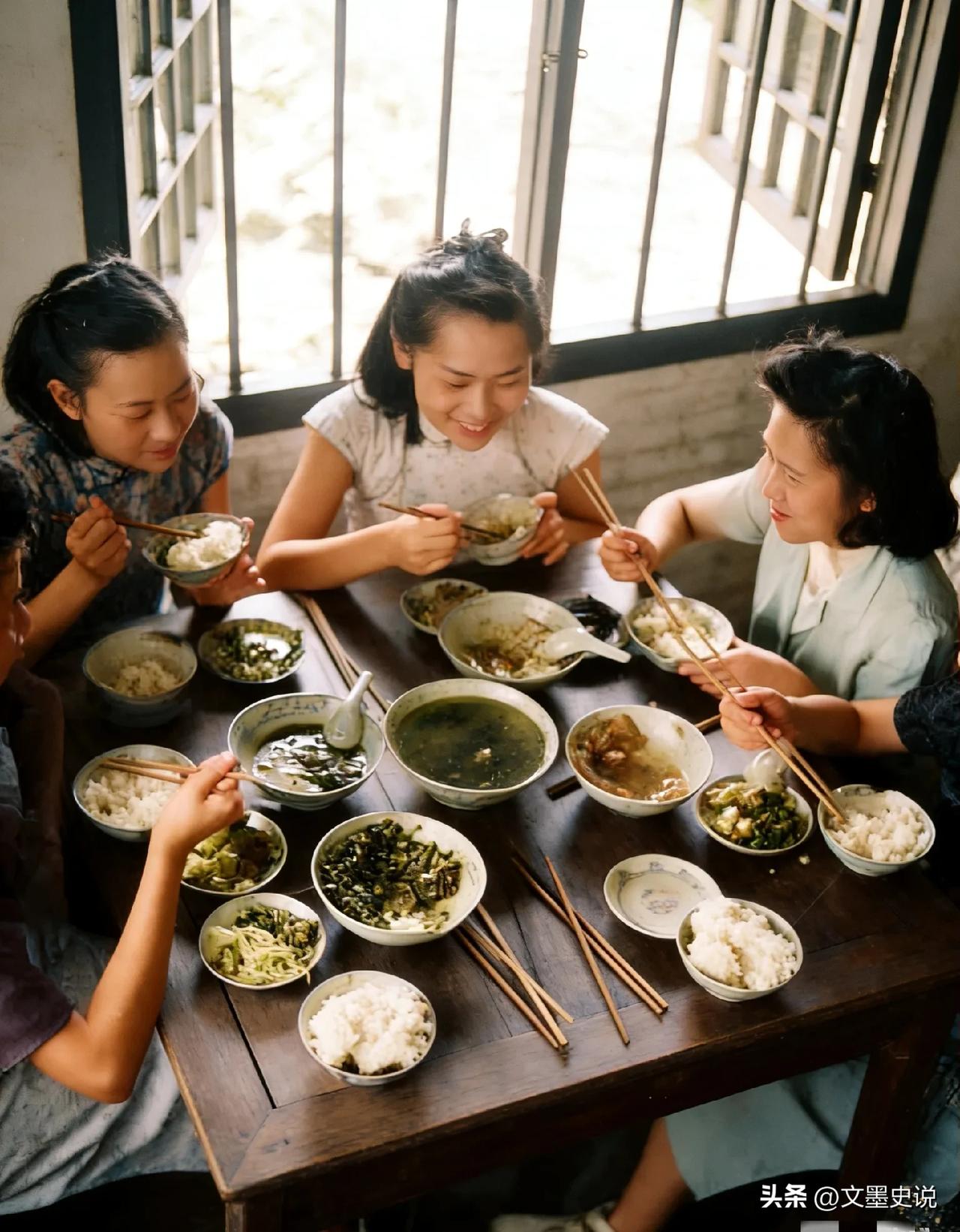 1944年，高清修复民国老照片！

1944年的风，吹过重庆的石板路，也吹过这片